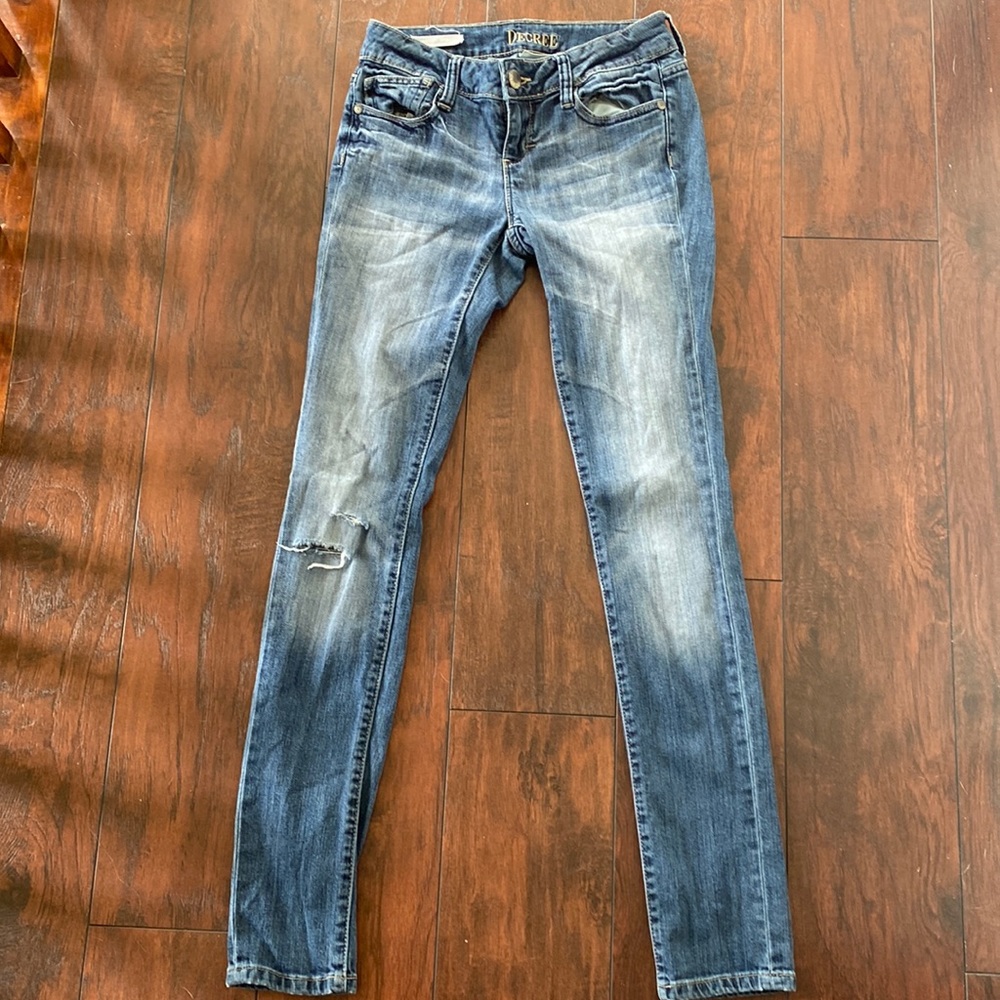 Decree Super Skinny Size 3 Juniors distressed jeans